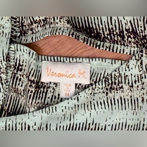 Veronica M Bell sleeve and choker neckline blouse. Size Medium - Picture 3 of 5